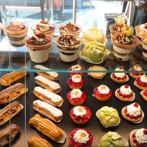 Pâtisseries classiques, éclair, figue, tartelette