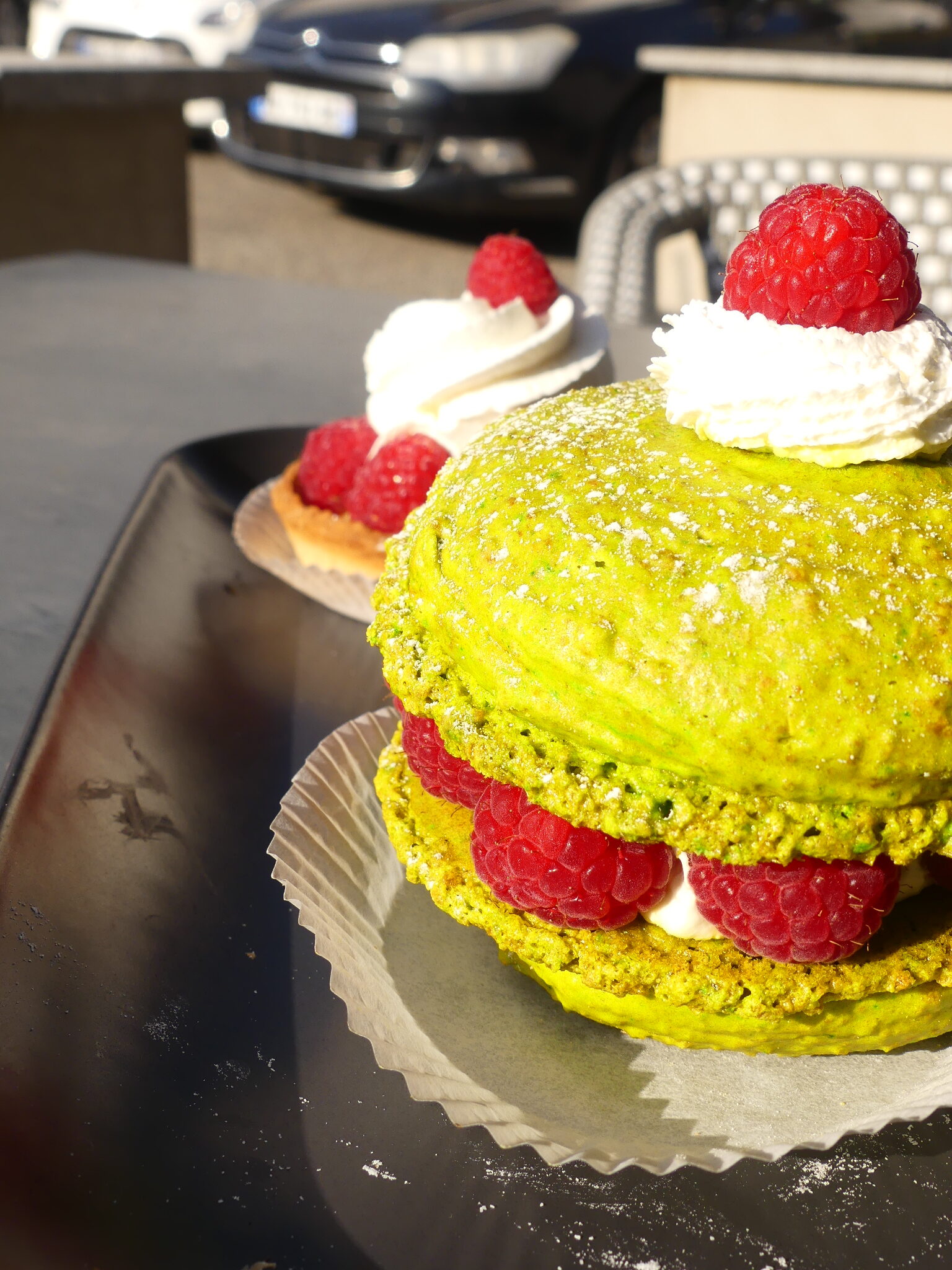 Tartelette framboise pistache et chantilly